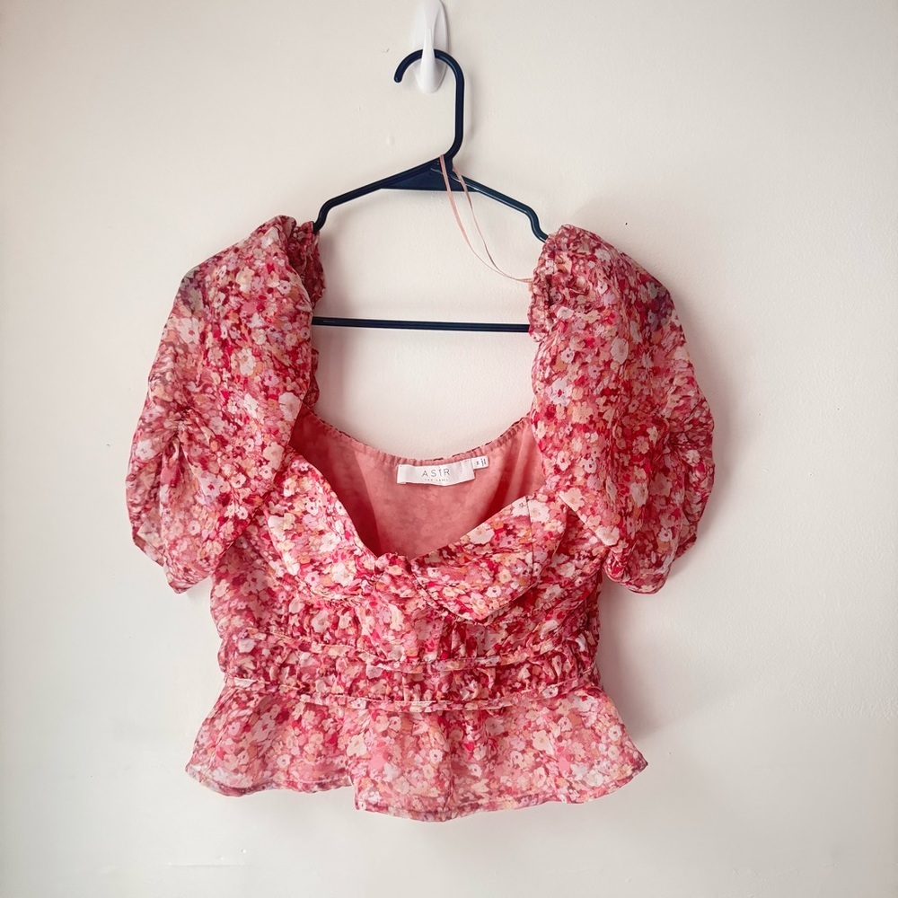 Astr Pink Floral Puff Sleeve Crop Top